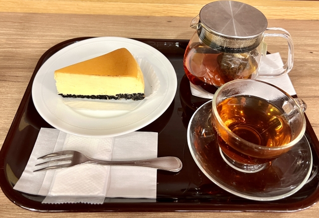 紅茶とチーズケーキ